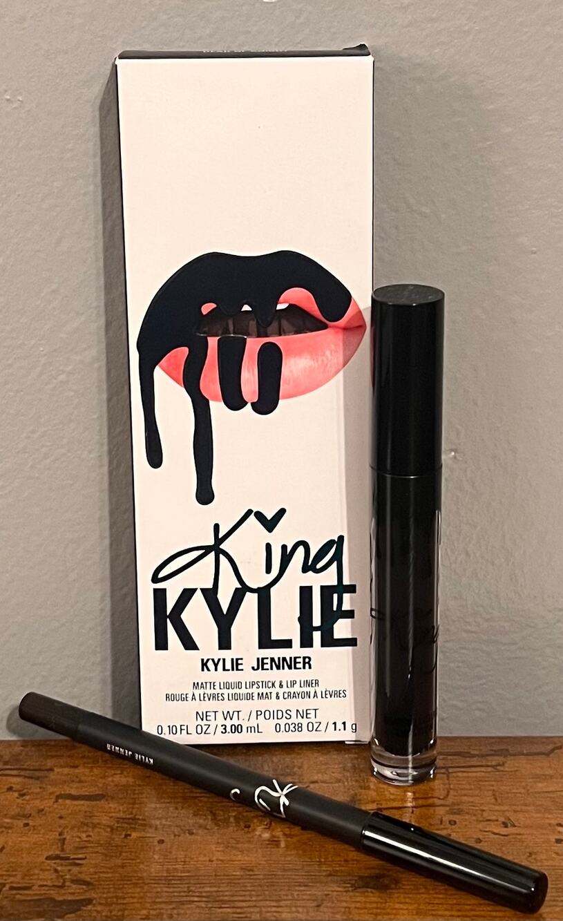 Kylie Cosmetics King Kylie Matte Lip Kit DEAD OF KNIGHT Black Lipstick BNIB